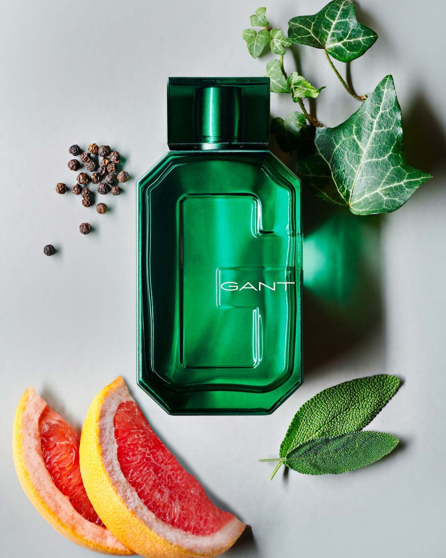 Gants new fragrance Ivey Eau de Toilette in green, surrounded by Ivy, grapefruit, pepper and green legs