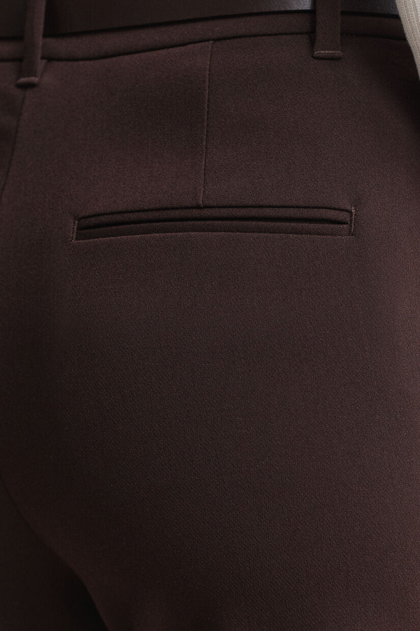 Pantalon coupe slim &eacute;vas&eacute;