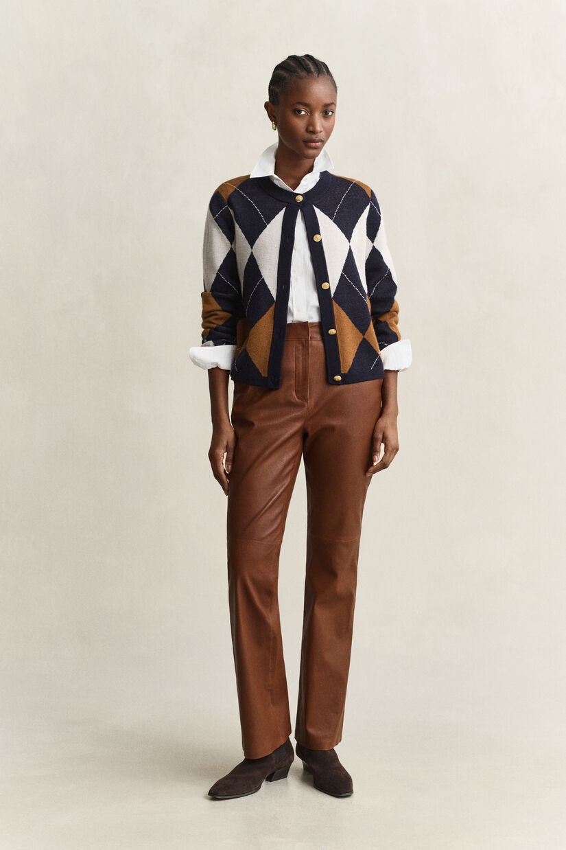Pantalon &eacute;vas&eacute; en cuir