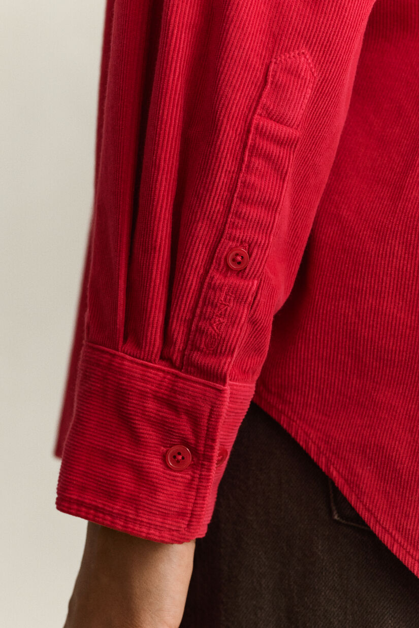 Chemise d&eacute;contract&eacute;e en velours c&ocirc;tel&eacute;