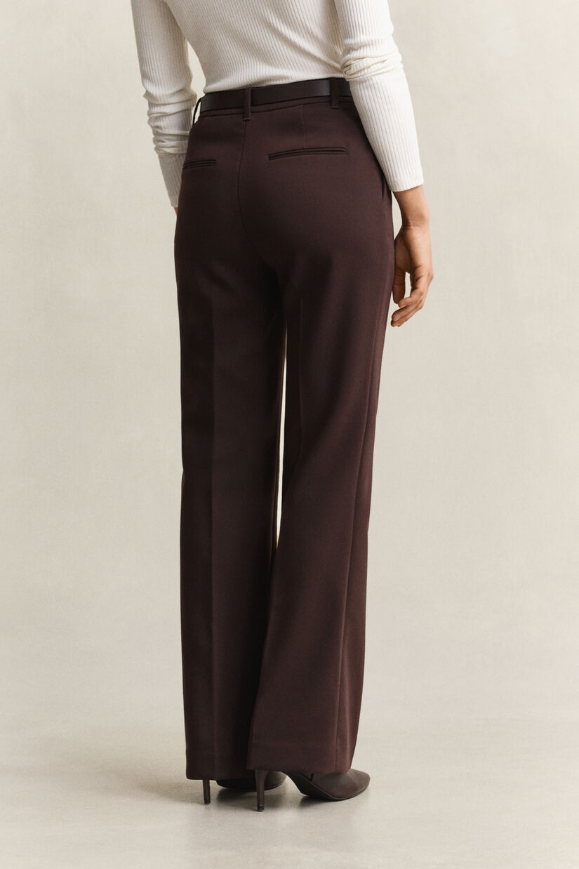 Pantalon coupe slim &eacute;vas&eacute;