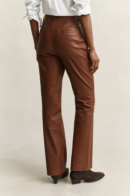 Pantalon &eacute;vas&eacute; en cuir