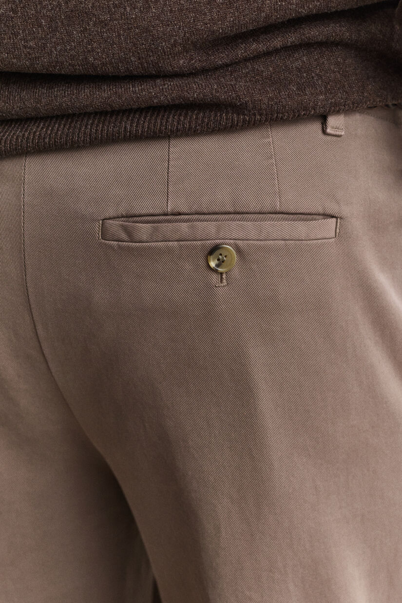 Pantalon chino en coton bross&eacute;