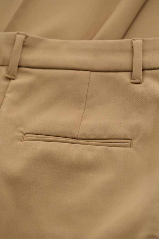 Pantalon coupe slim &eacute;vas&eacute;