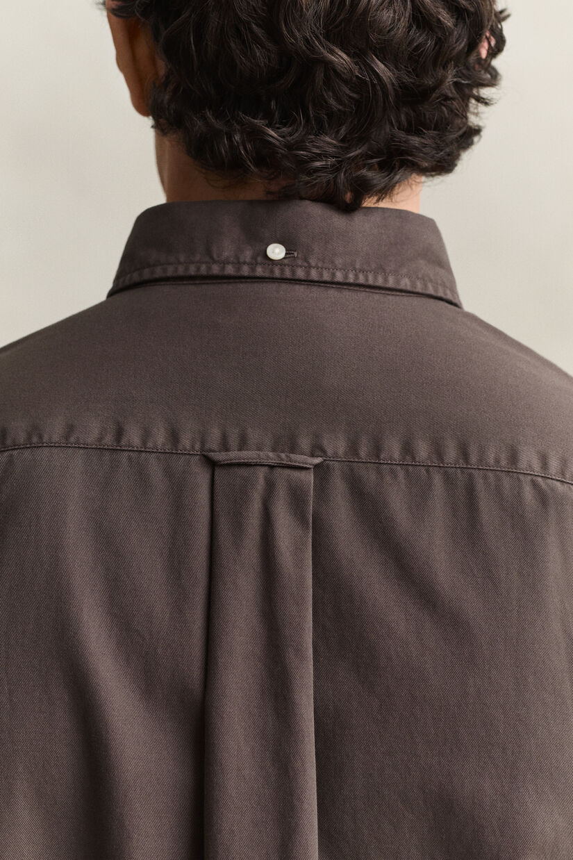 Chemise coupe regular en serg&eacute;