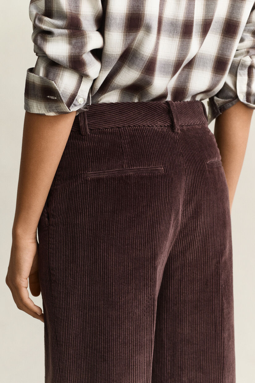 Pantalon habill&eacute; en velours c&ocirc;tel&eacute;