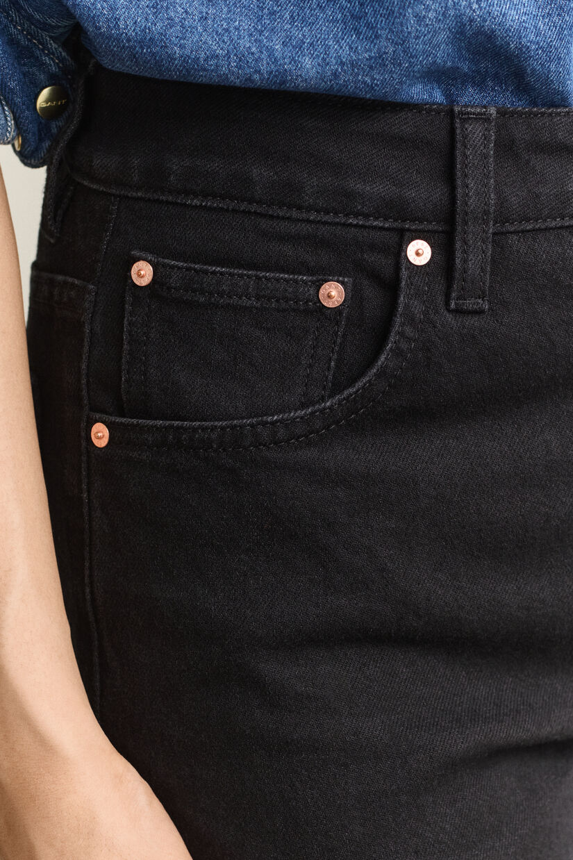 Jean taille haute ajust&eacute;
