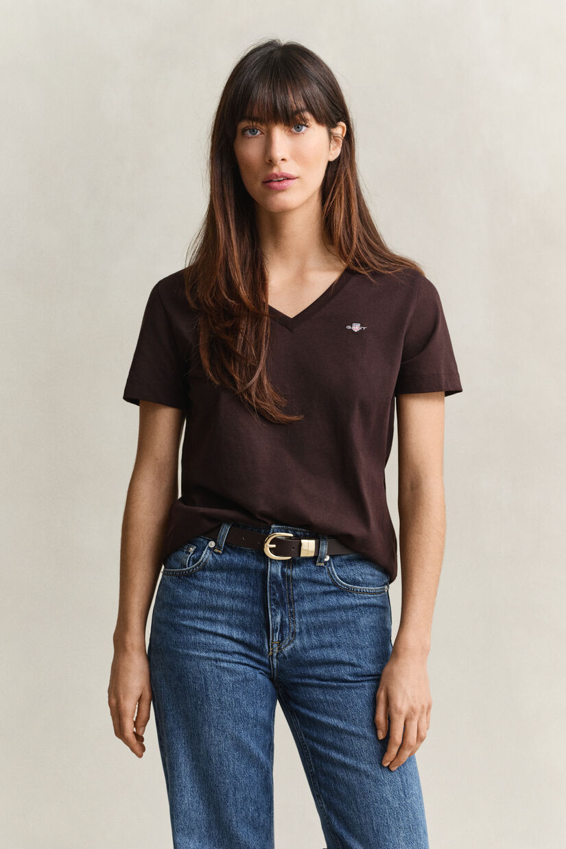 T-shirt col V avec &eacute;cusson