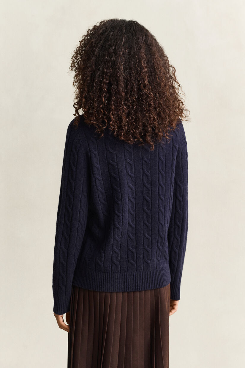 Pull en laine d&rsquo;agneau &agrave; maille torsad&eacute;e
