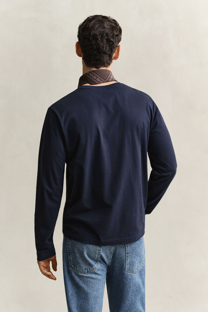 T-shirt &agrave; manches longues avec &eacute;cusson