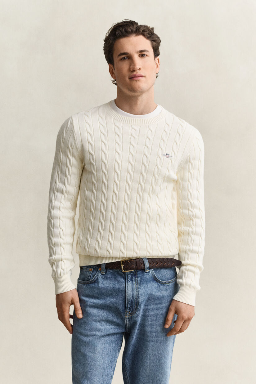 Pull en maille torsad&eacute;e classique