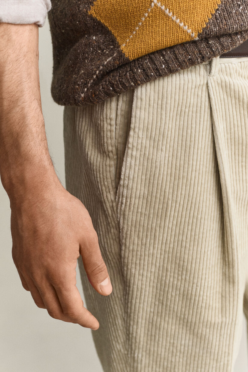 Pantalon de costume en velours c&ocirc;tel&eacute;
