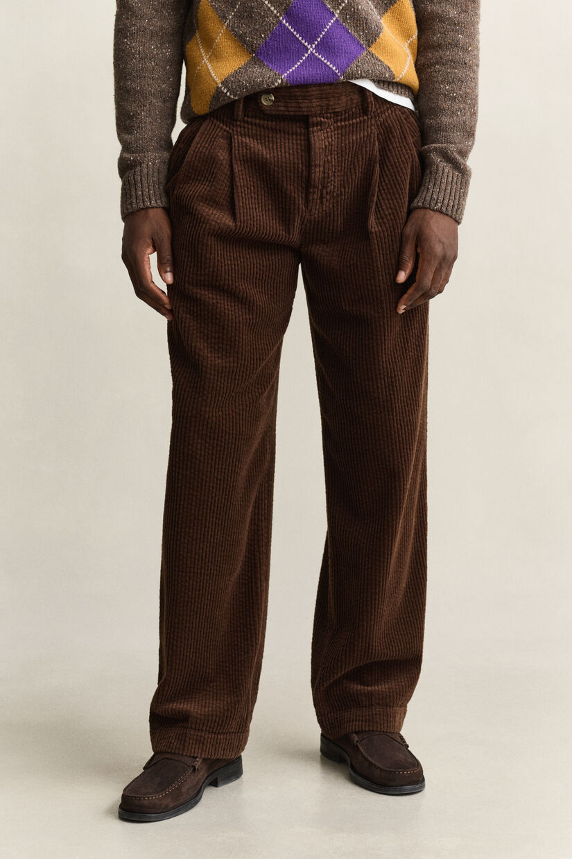 Pantalon chino en velours c&ocirc;tel&eacute;