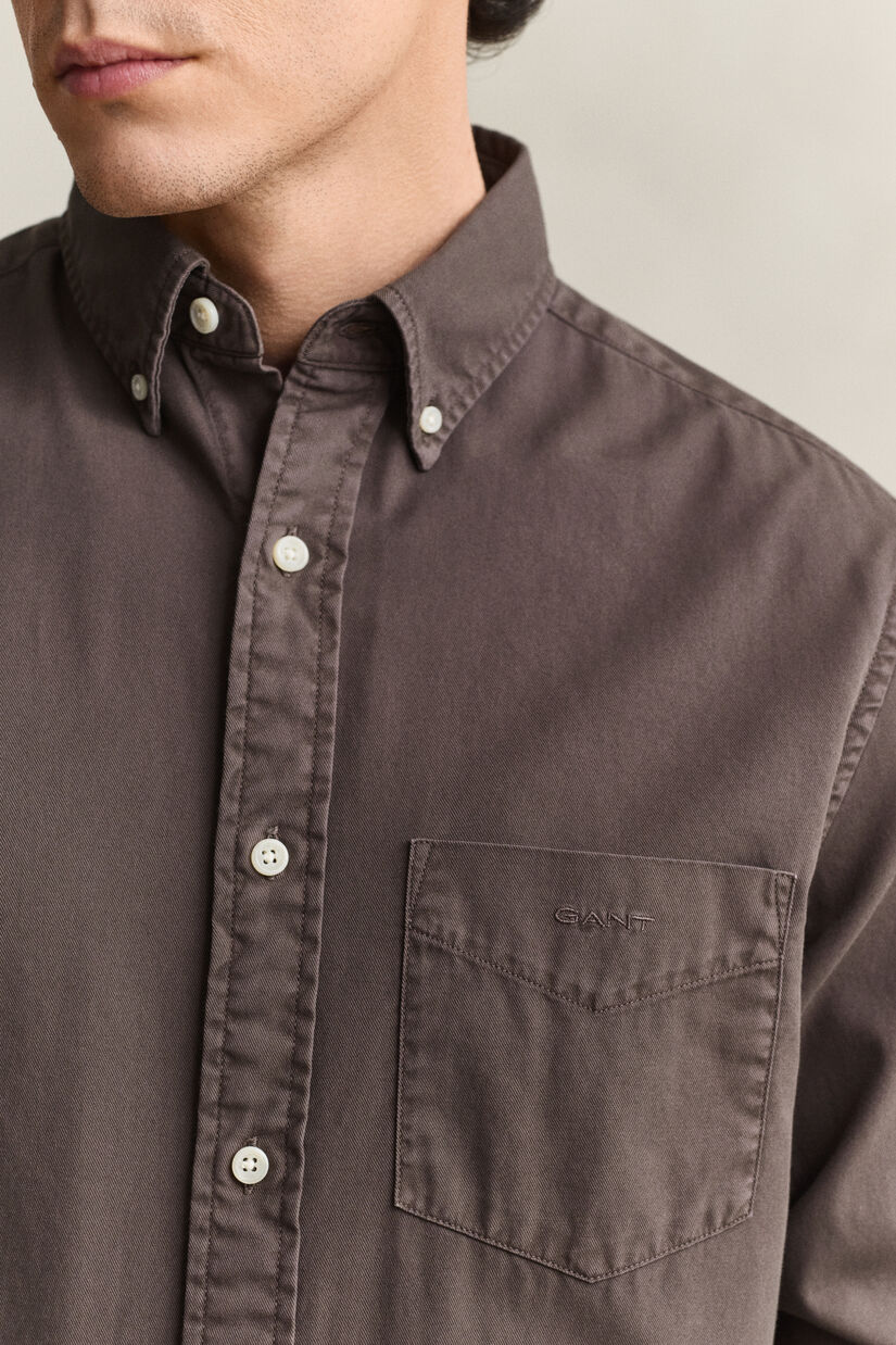 Chemise coupe regular en serg&eacute;