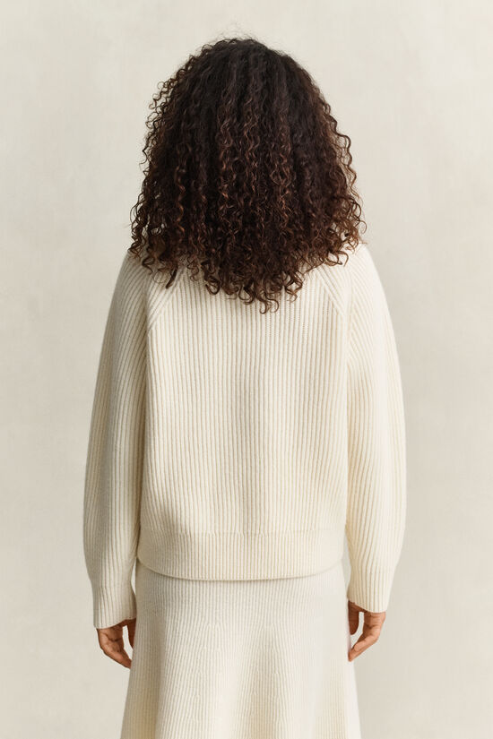Pull en laine d&rsquo;agneau boutonn&eacute;
