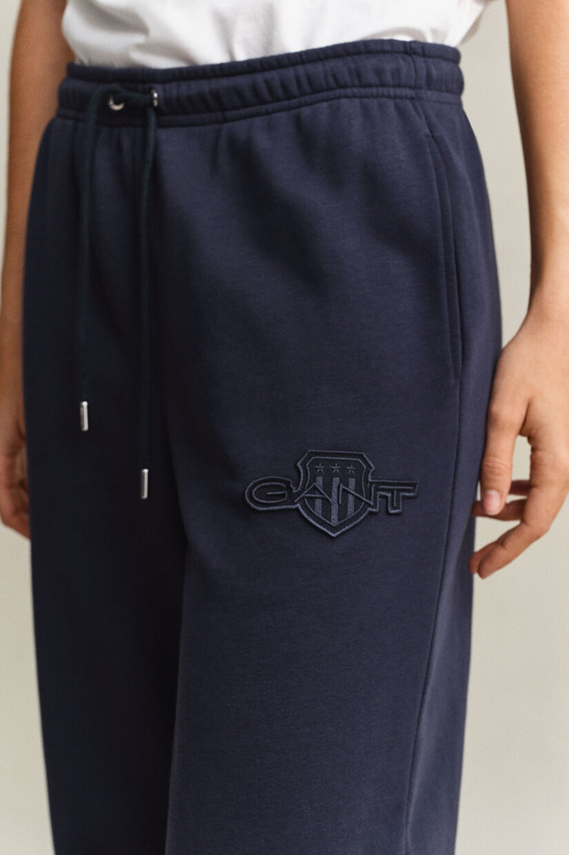 Pantalon de jogging avec &eacute;cusson ton sur ton