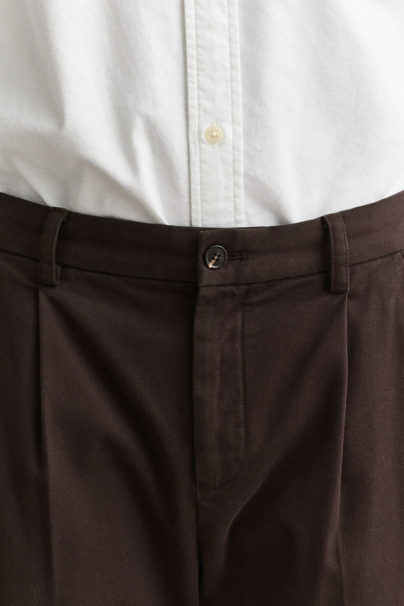 Pantalon chino ajust&eacute;