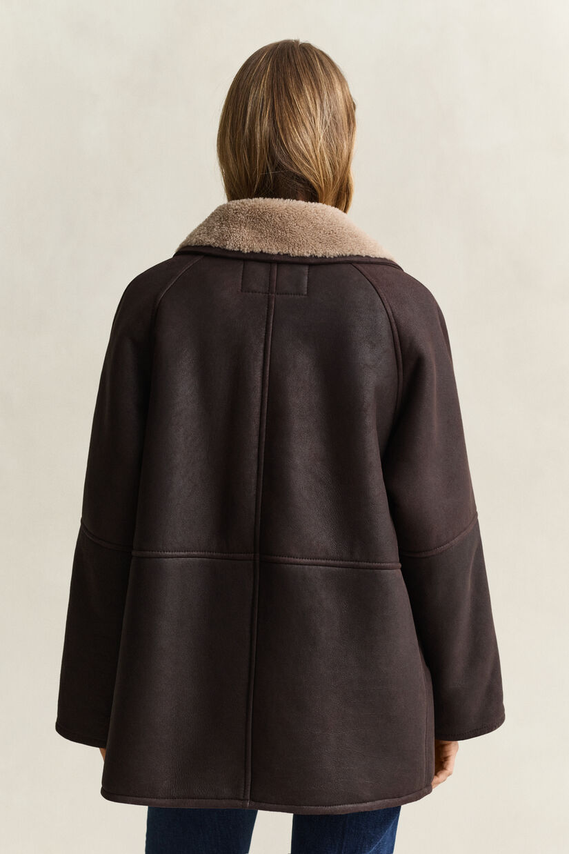 Veste en peau lain&eacute;e
